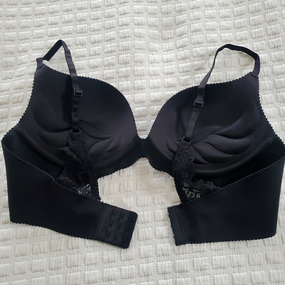 NWT Black Scallop Wireless Bra